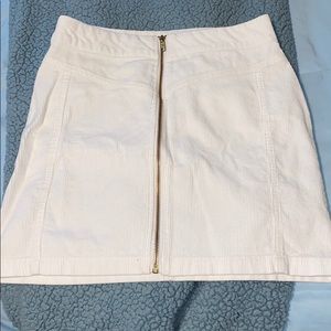ZIP UP WHITE SKIRT